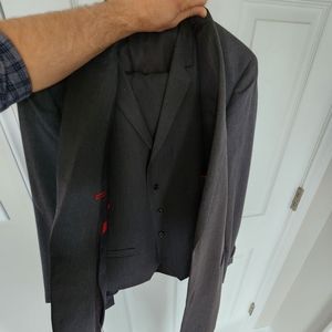 GREY 3-piece Alfani Suit: 40R